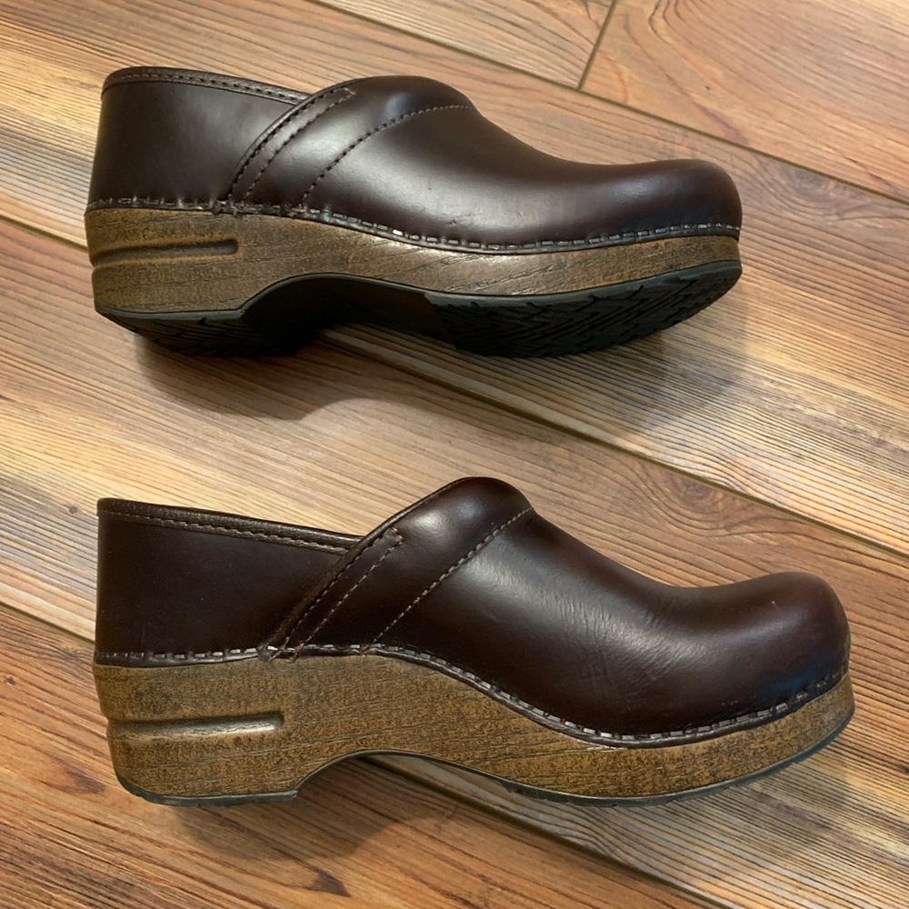 COPY - Dansko women’s brown leather clogs size 38
